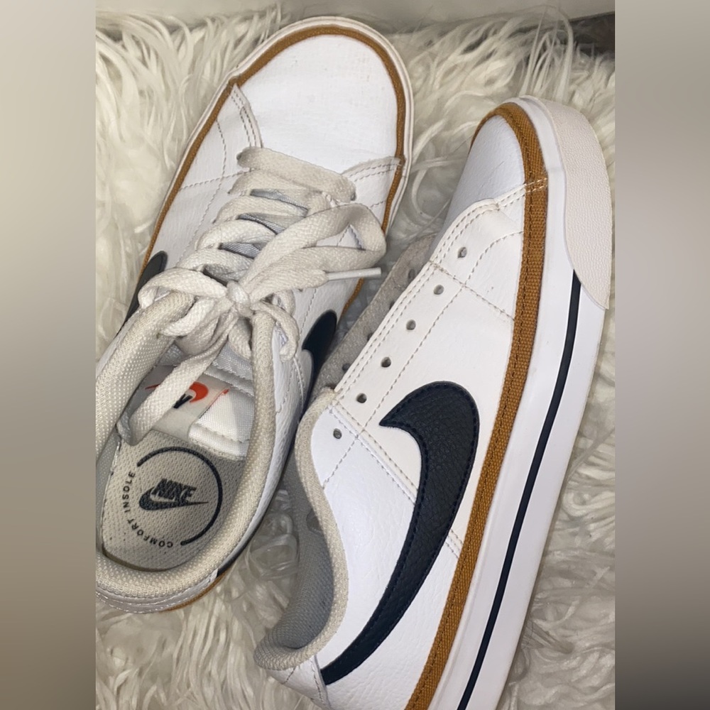 Nike court legacy size 7W